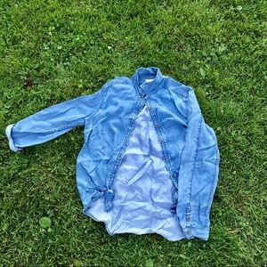 🌻DENIM LIGHT BUTTON UP🌻